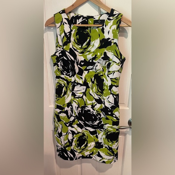 Ronni Nicole Women’s Floral Sleeveless Dress in Green and Black 8P - Picture 1 of 4